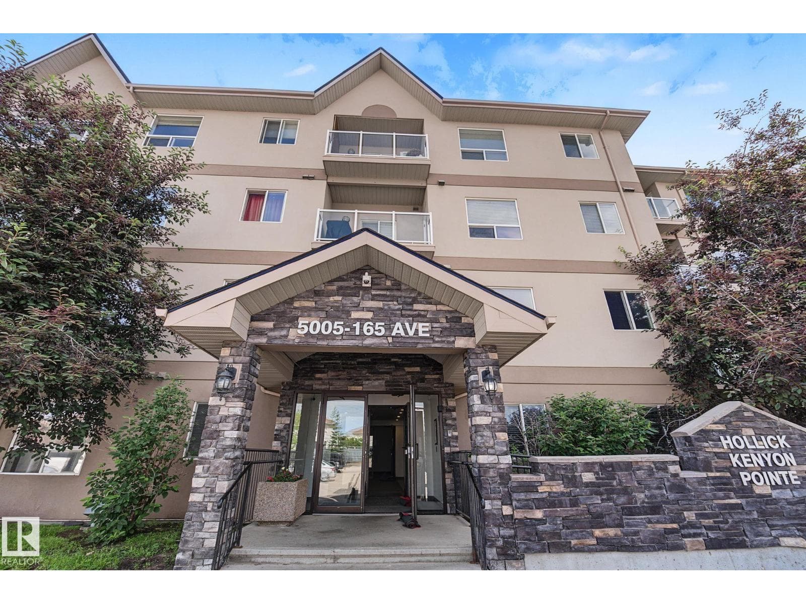 #111 5005 165 AV NW