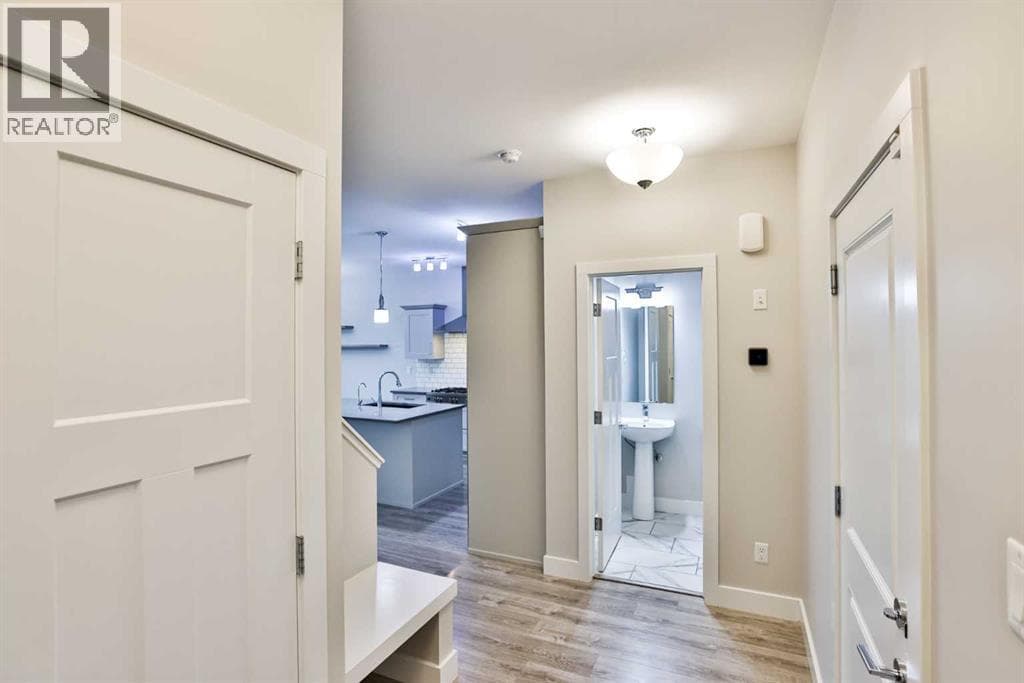 470 Bluebell Lane W — photo 2