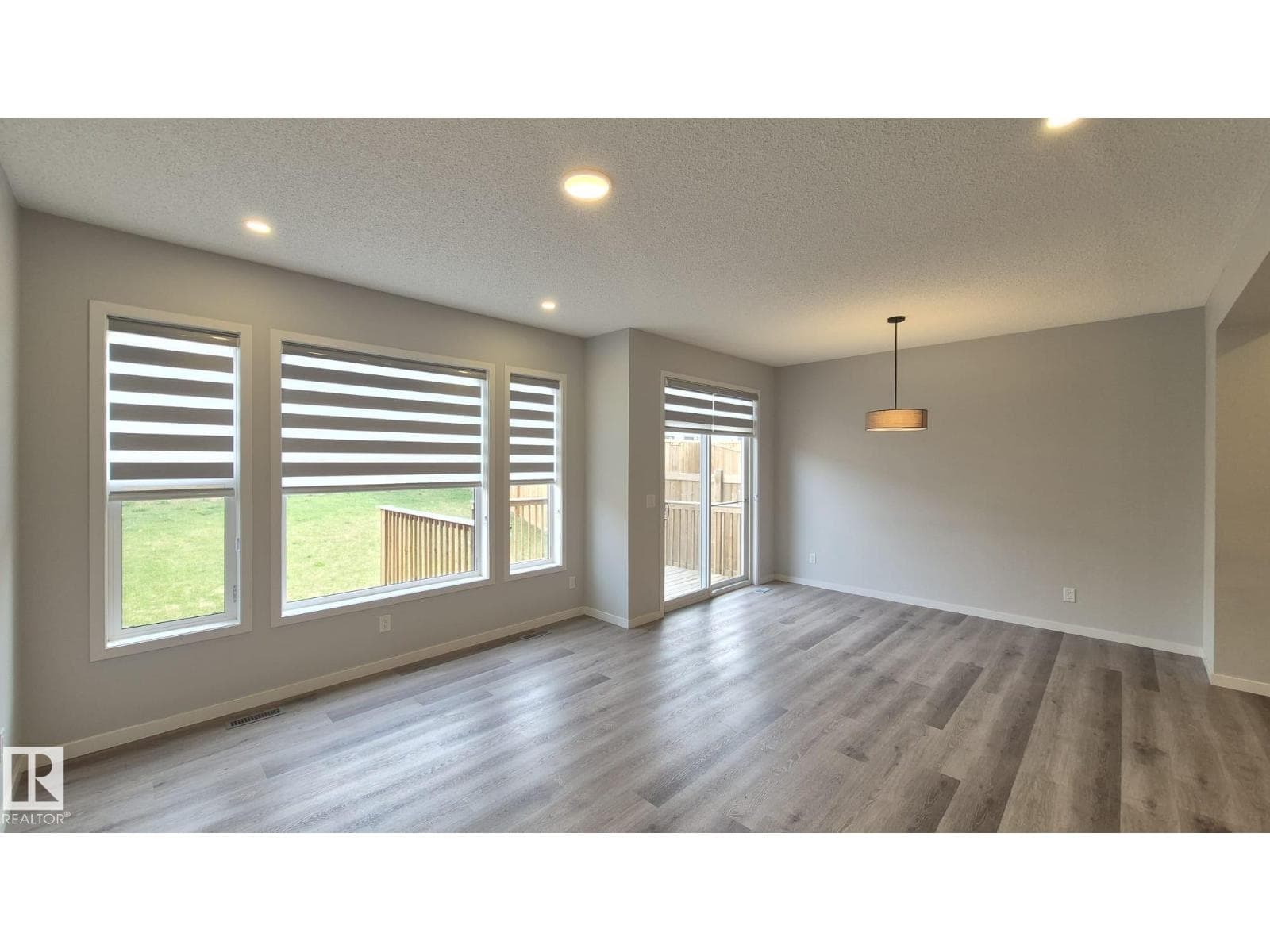 5120 23 AV SW — photo 5