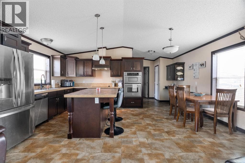 360 GRENFELL Crescent — photo 2