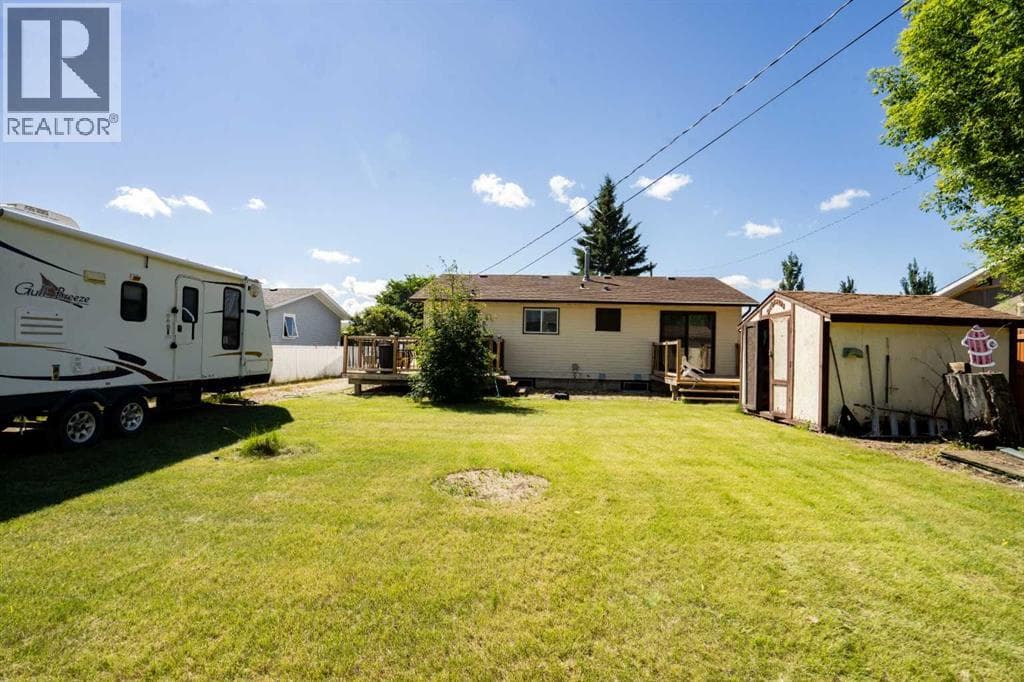 5518 47ave — photo 4