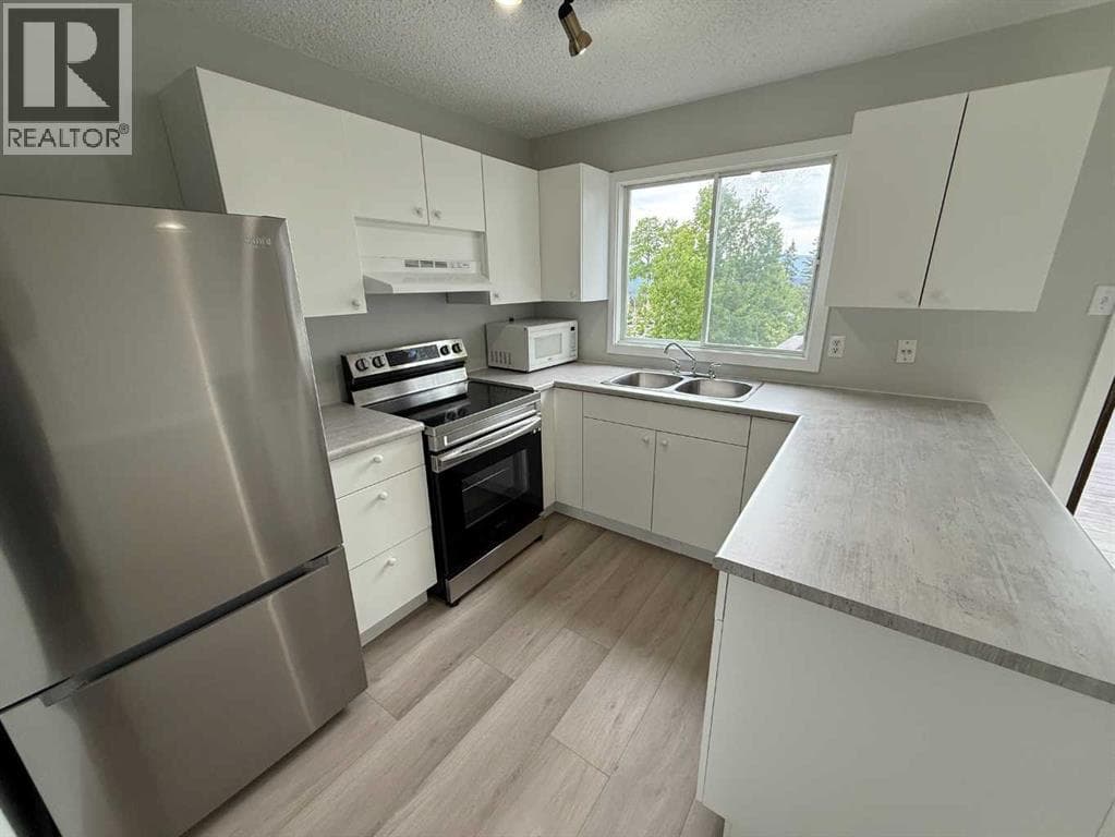 150 Sutherland Avenue — photo 4
