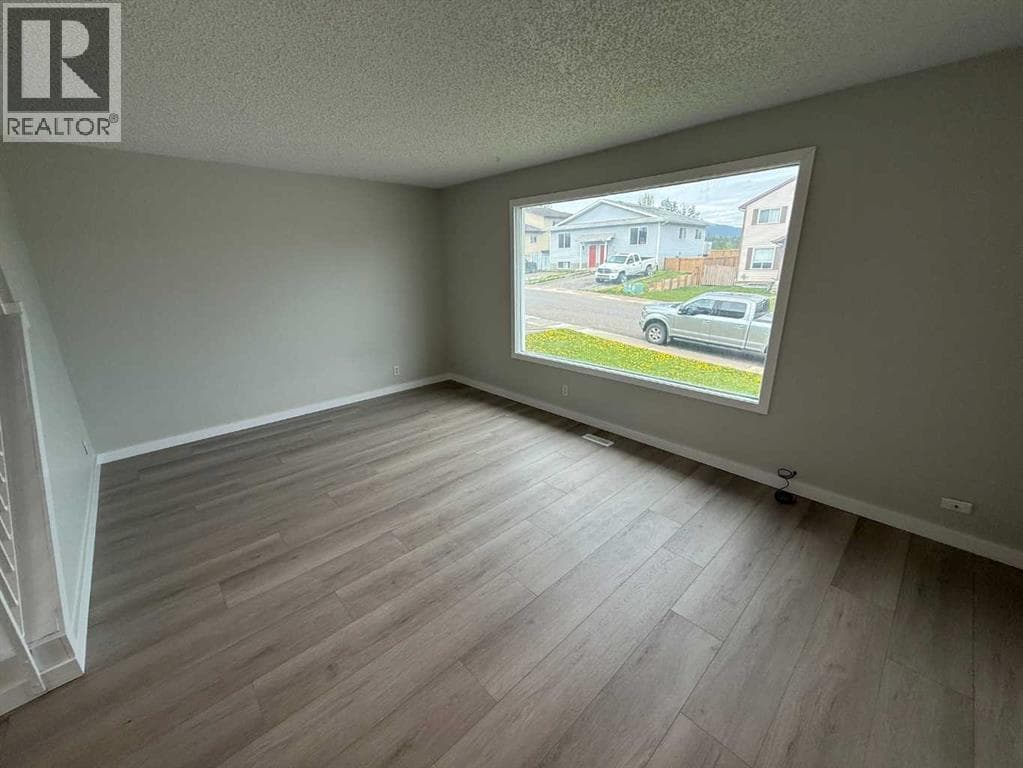 150 Sutherland Avenue — photo 2