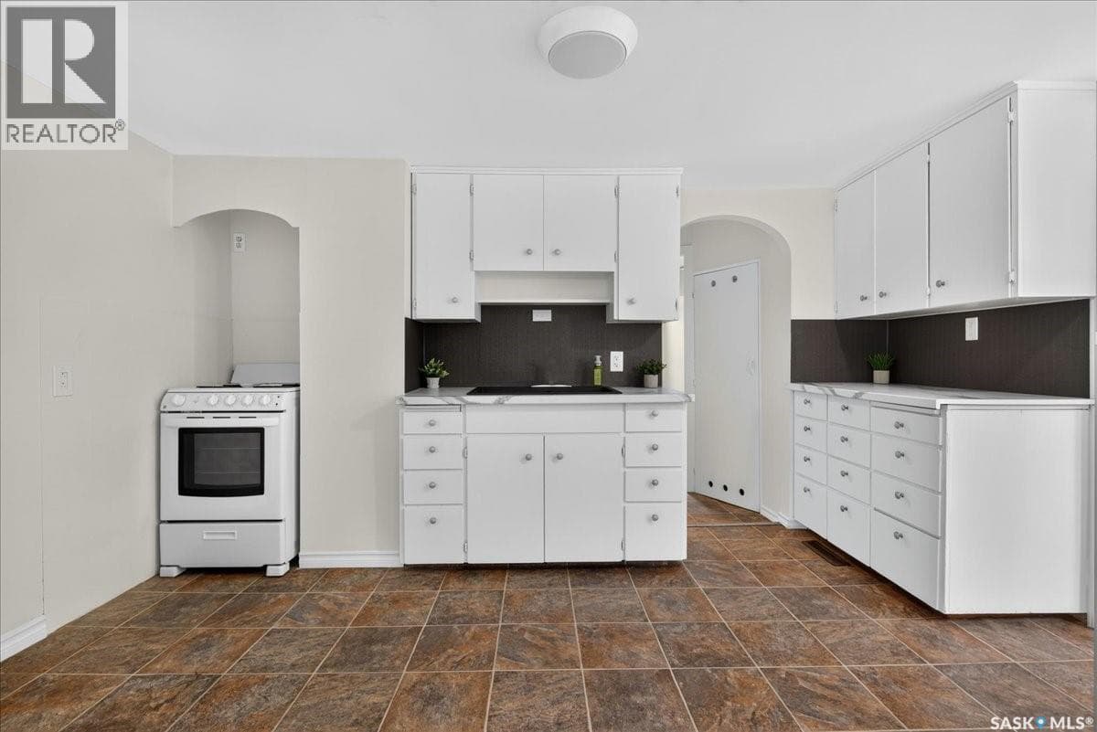 276 HALIFAX STREET — photo 3