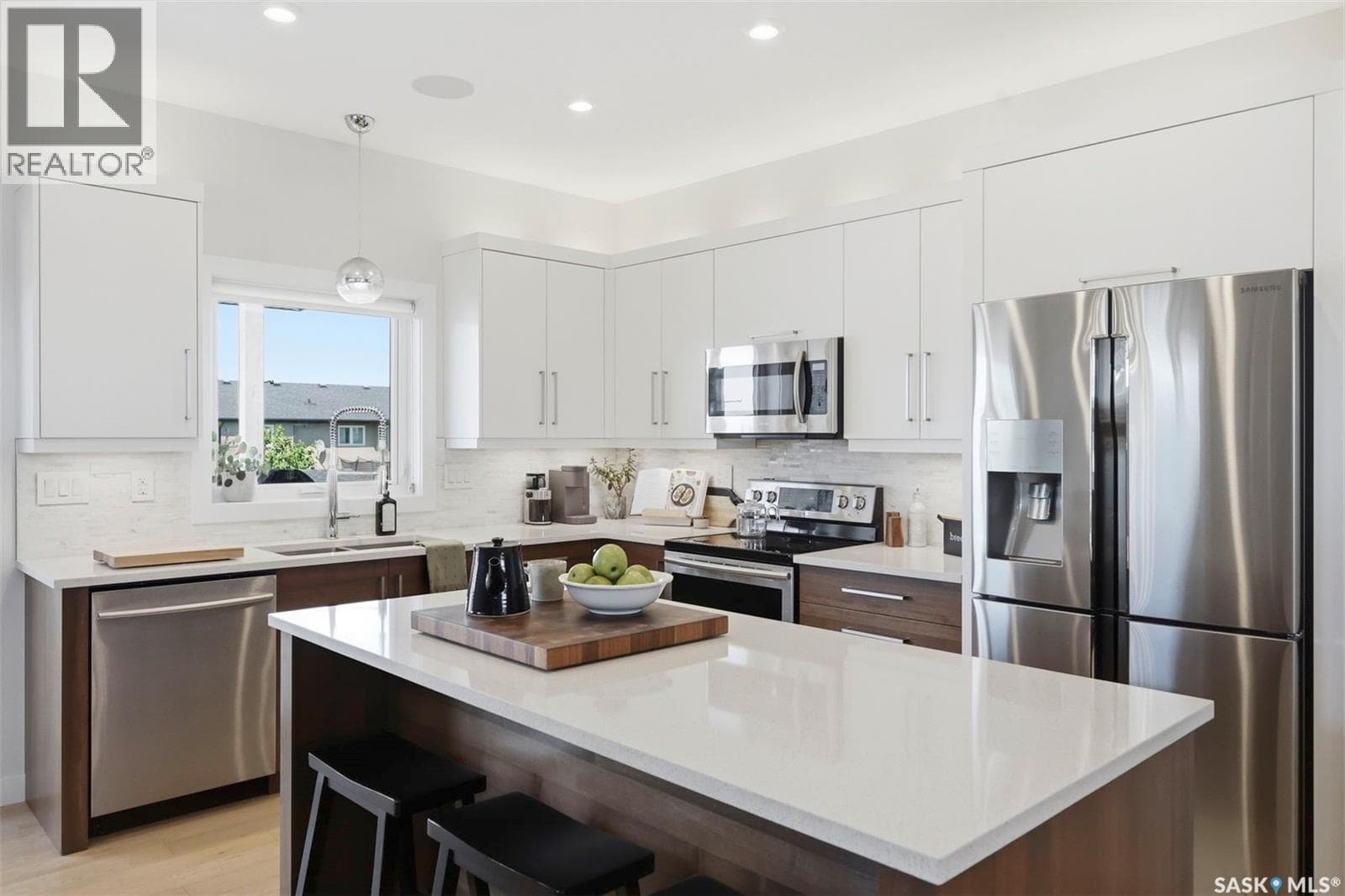 905 Salmon WAY — photo 4