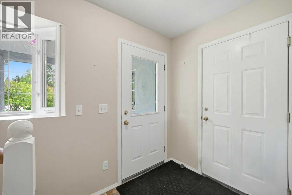 223B 3 Street SW — photo 5