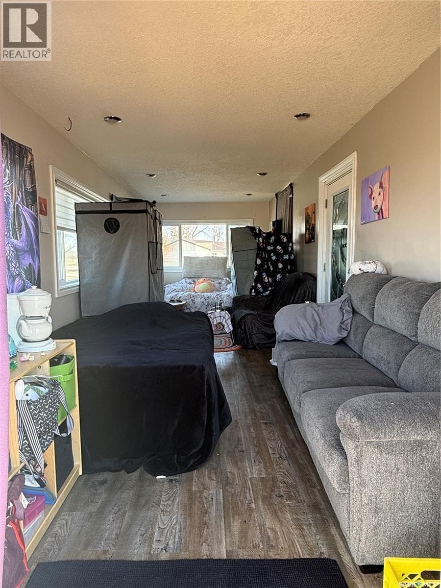 707 Railway AVENUE — photo 3