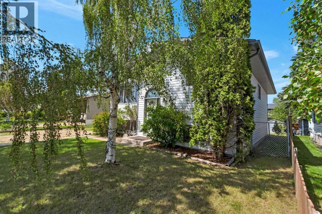 4622 52 Avenue — photo 3