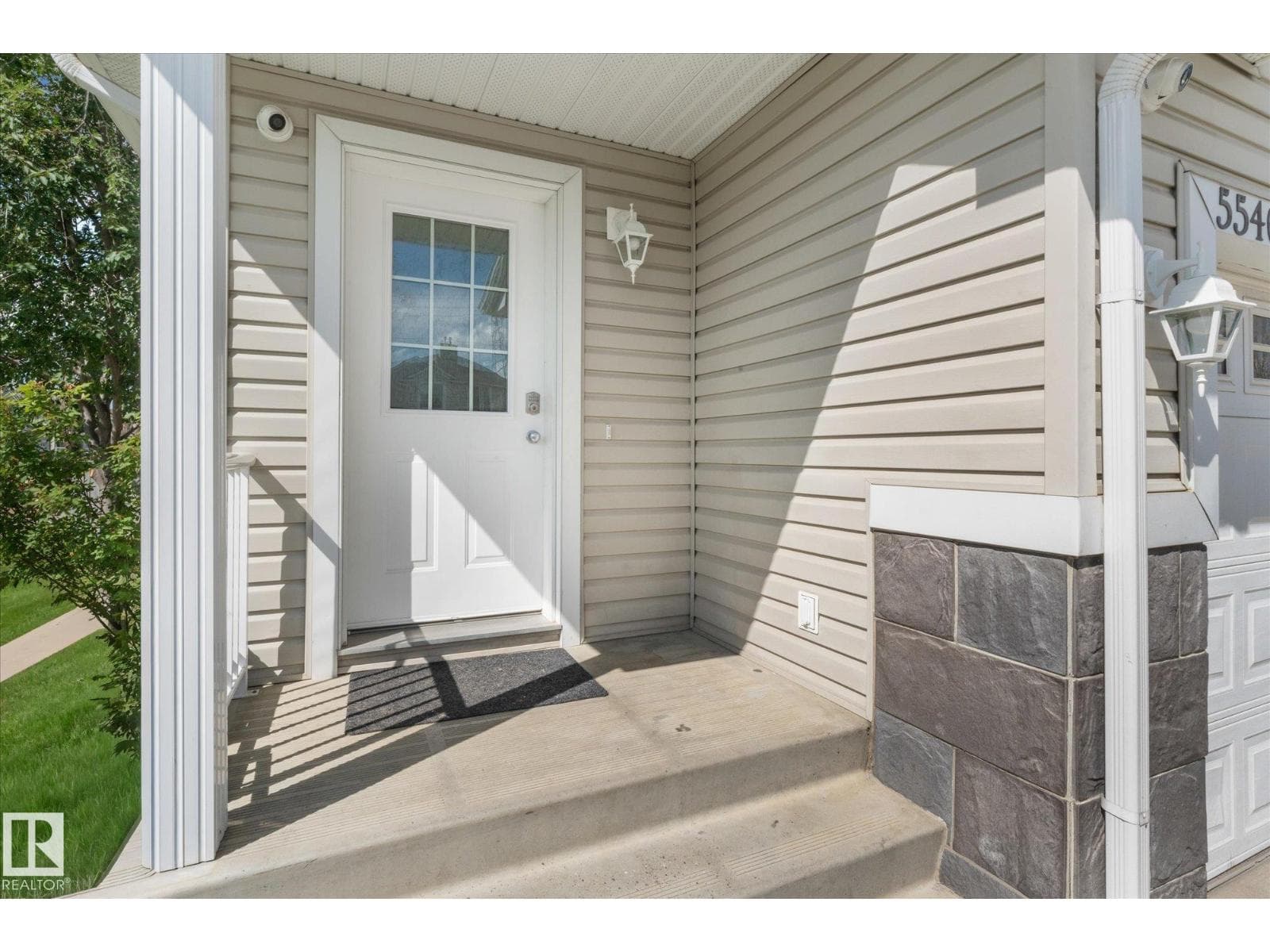5540 163 AV NW — photo 5