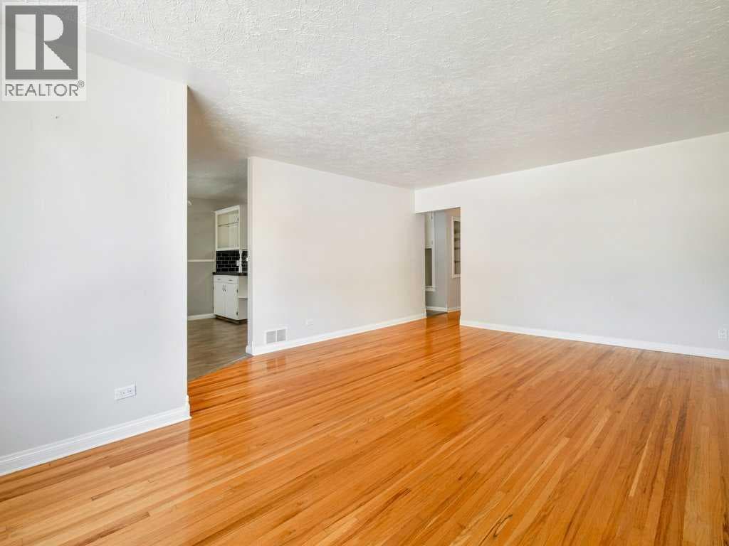 1726 13 Avenue S — photo 2