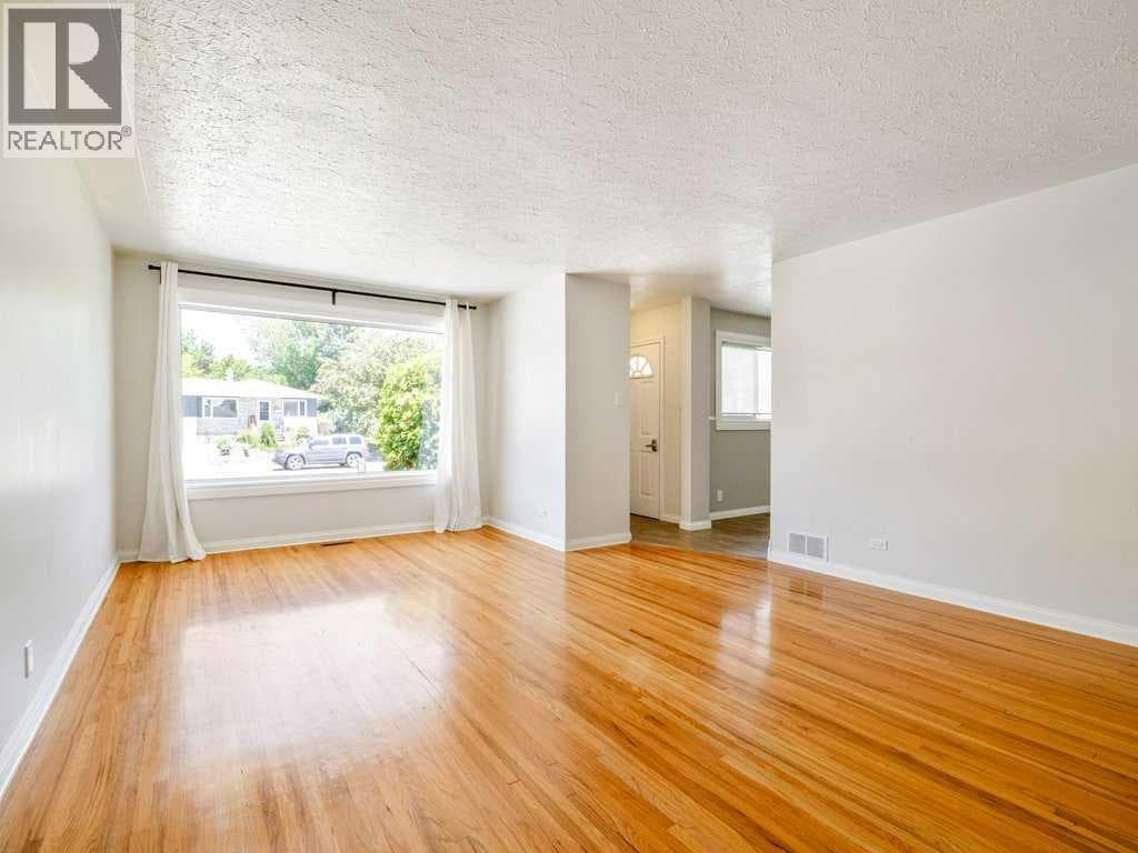 1726 13 Avenue S — photo 3