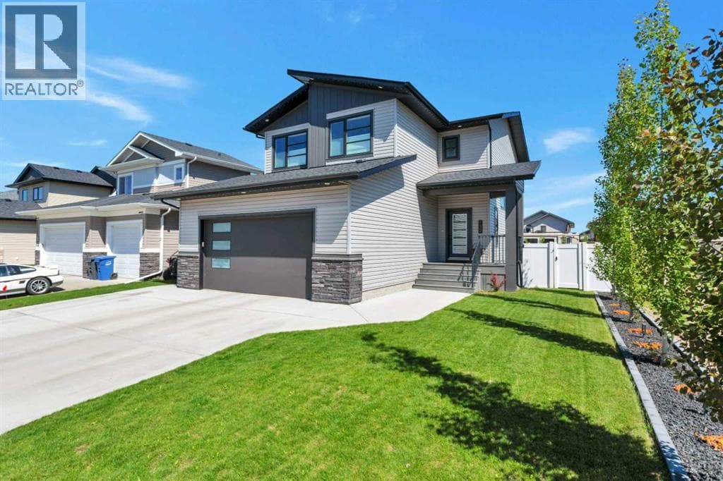 132 Hollman Close E — photo 2