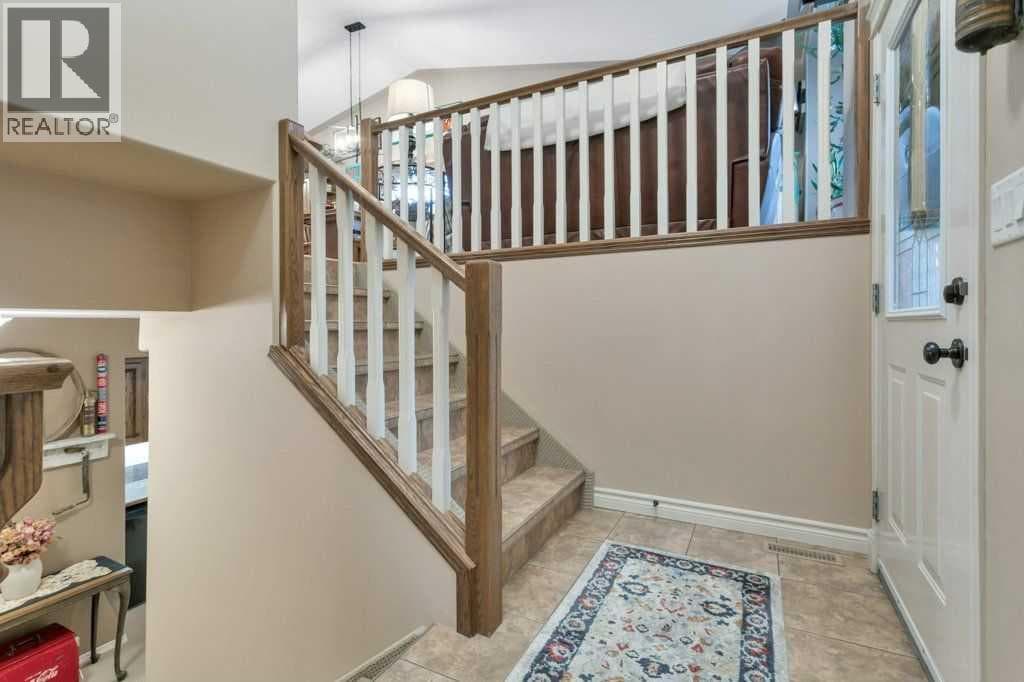 52 Irving Crescent — photo 4