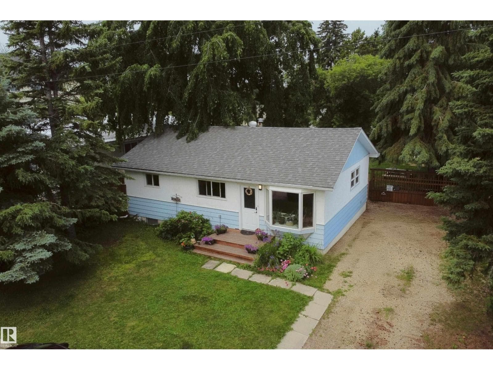 5212 43 Street — photo 3