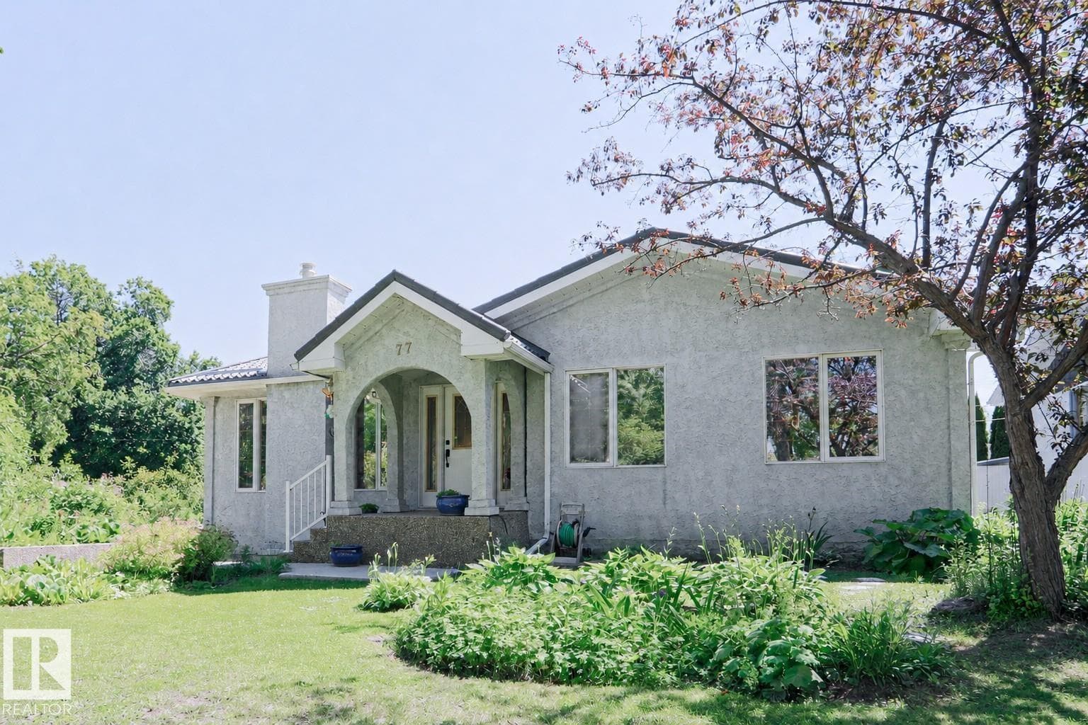 77 SUNSET BV — photo 2