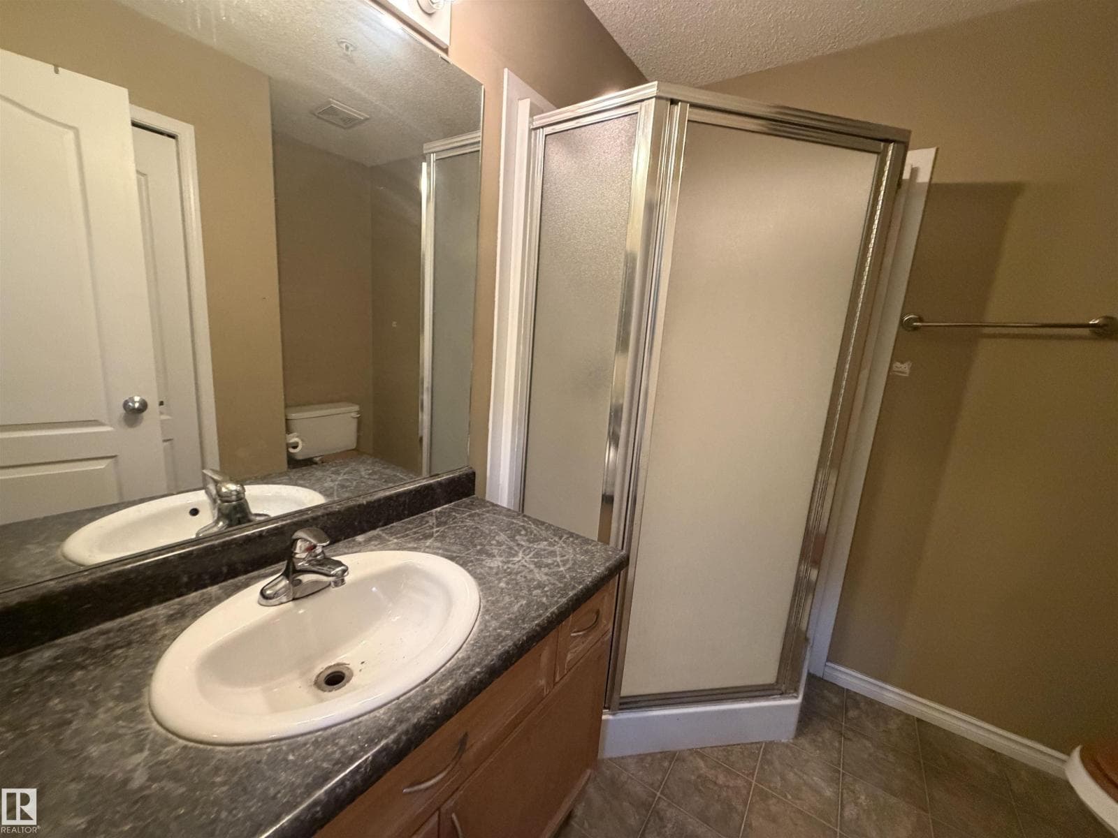 #128 16807 100 AV NW NW — photo 5