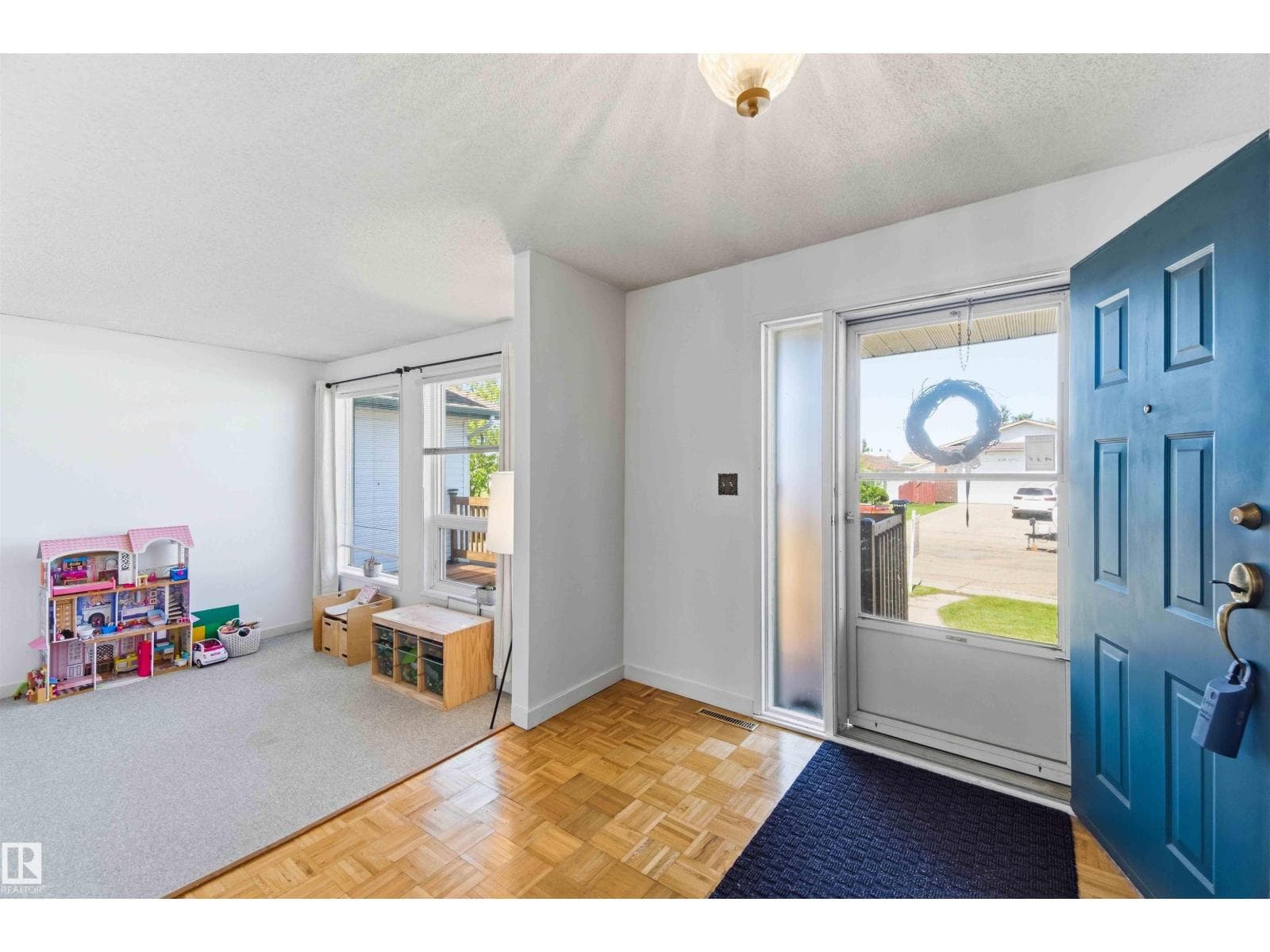 4335 53 AV — photo 3