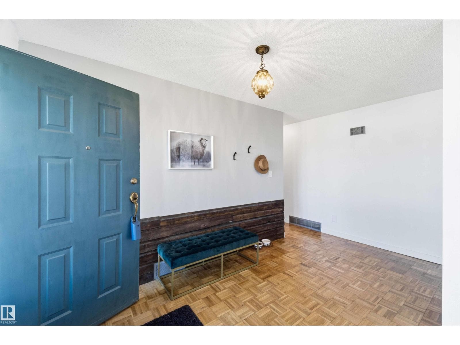 4335 53 AV — photo 4