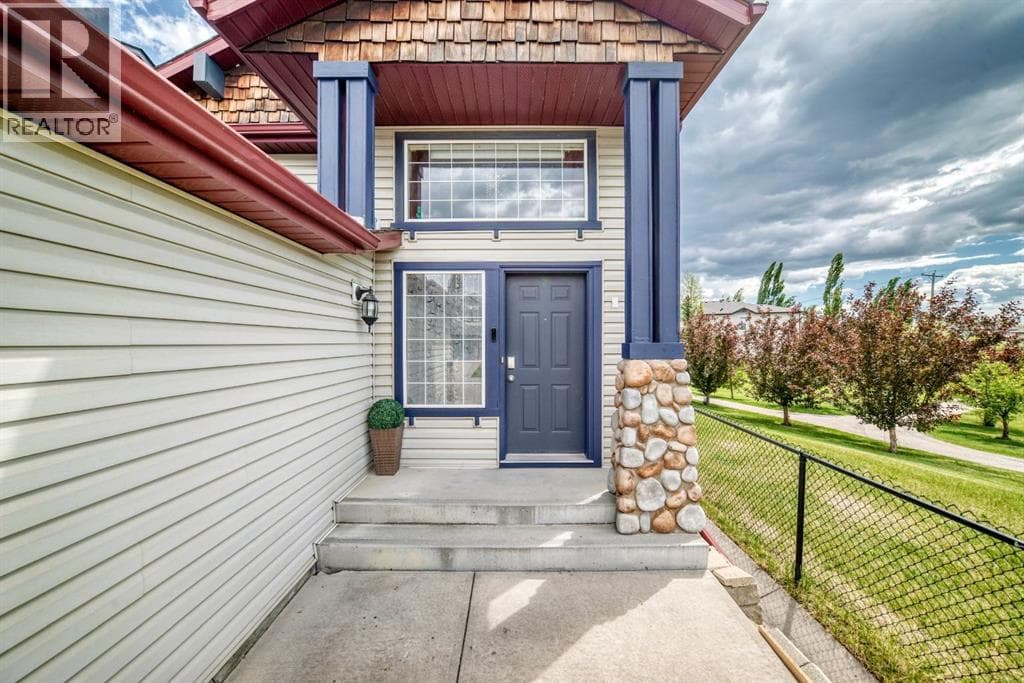 91 Panamount Gardens NW — photo 2