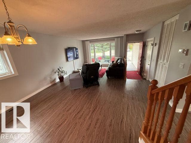 4118 46 ST — photo 2