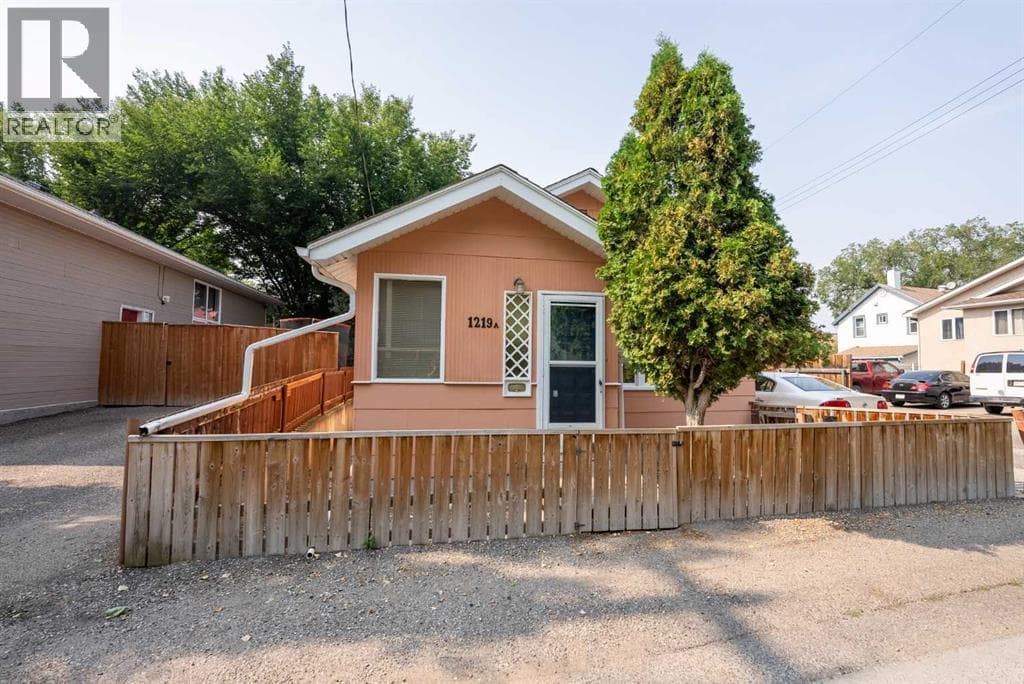1221 (1219A) 4 Avenue S — photo 2