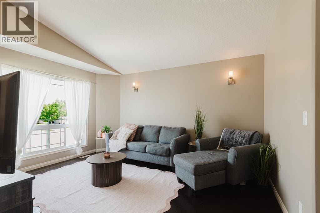 8801 72 Avenue — photo 3