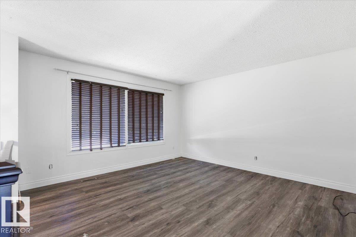 4507 46 AV — photo 2