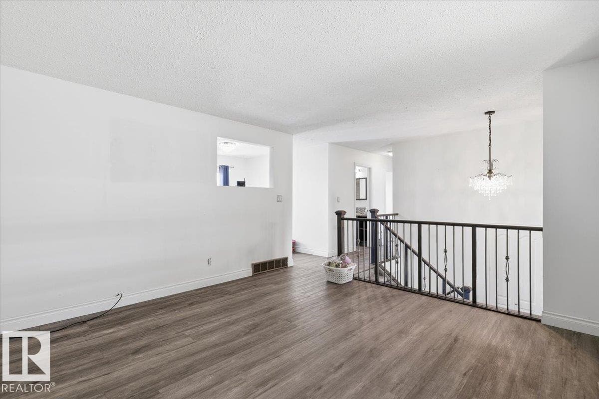 4507 46 AV — photo 3