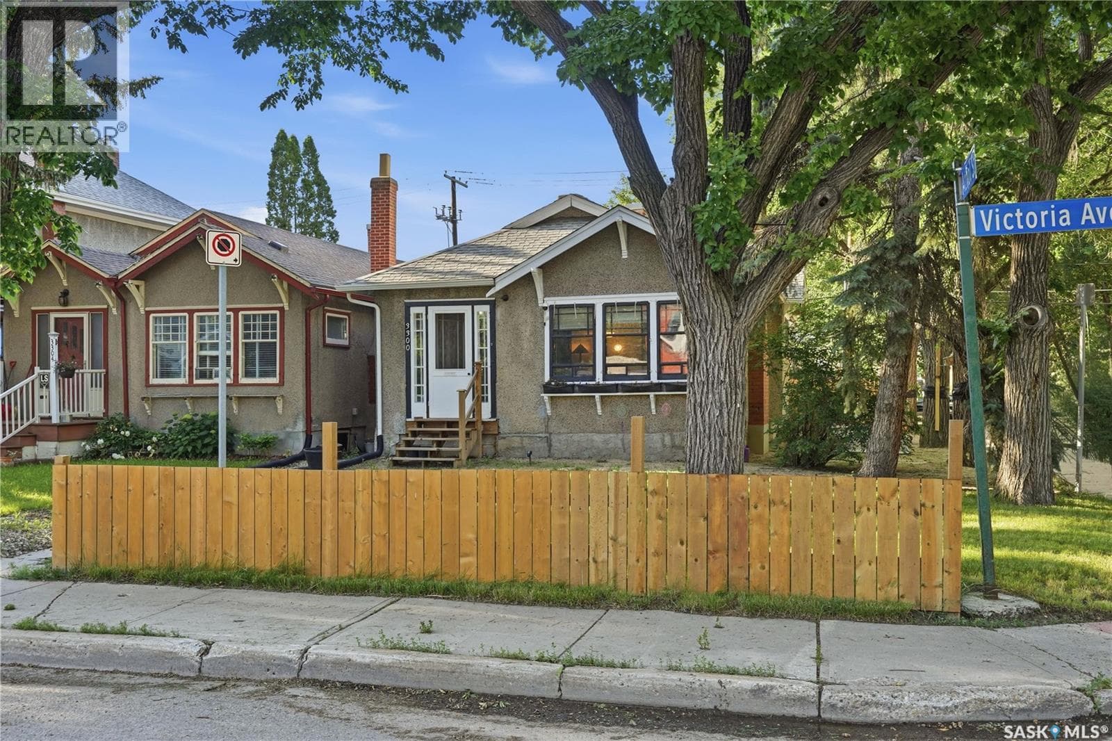 3300 Victoria AVENUE — photo 2