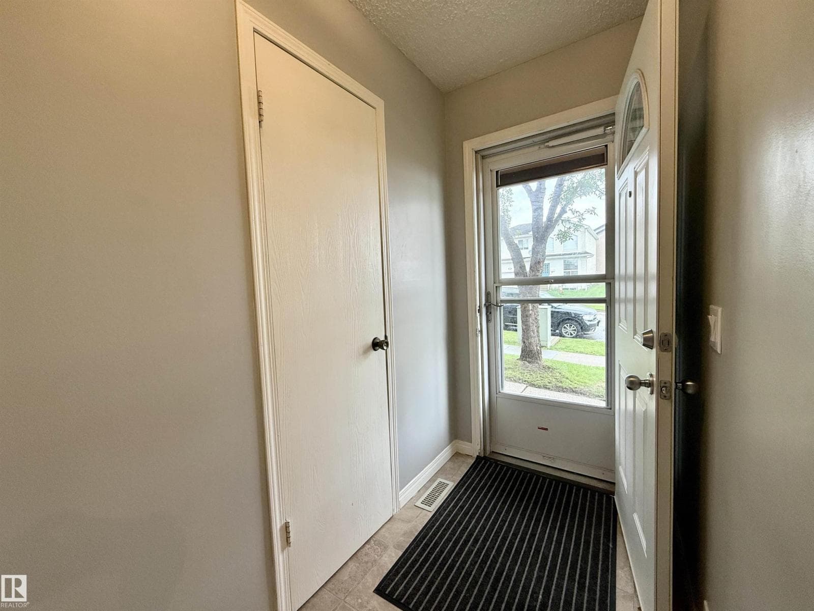5107 146 AV NW — photo 3