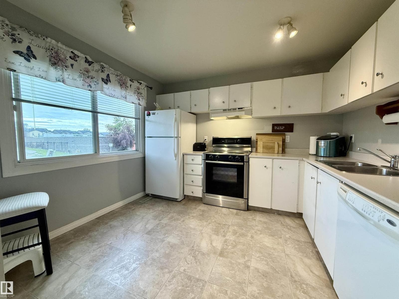 5107 146 AV NW — photo 5