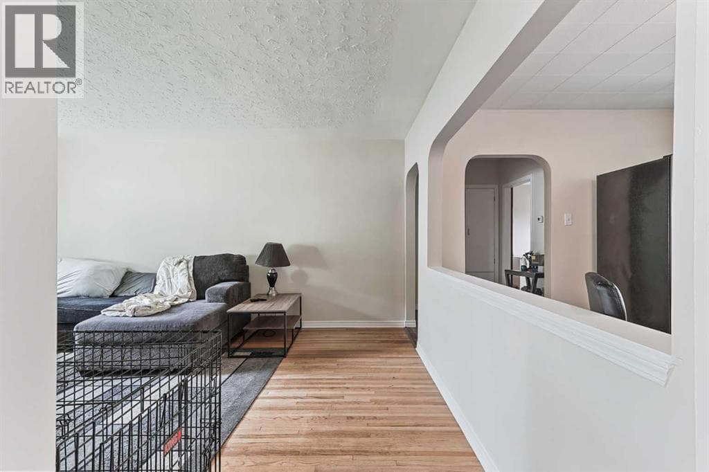 421 24 Street S — photo 3