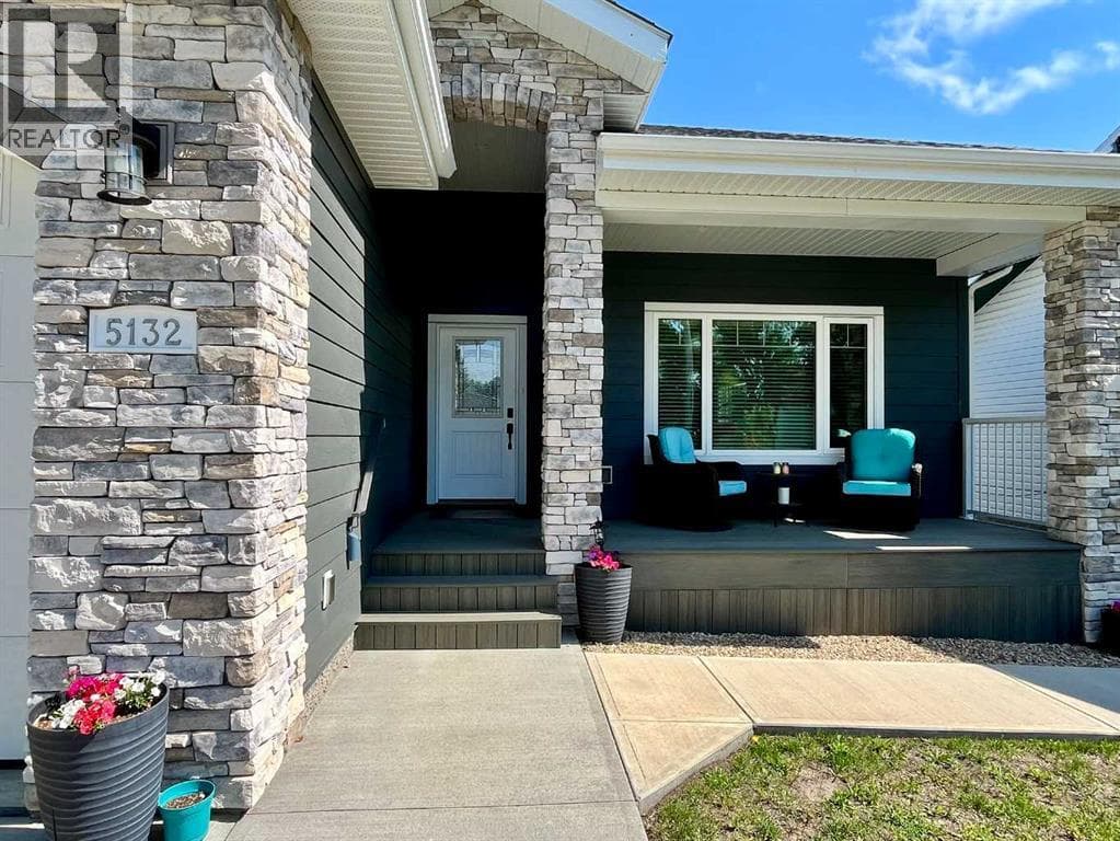 5132 54 Avenue — photo 3