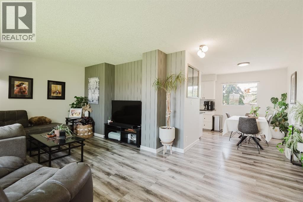 10415 111 Avenue — photo 4