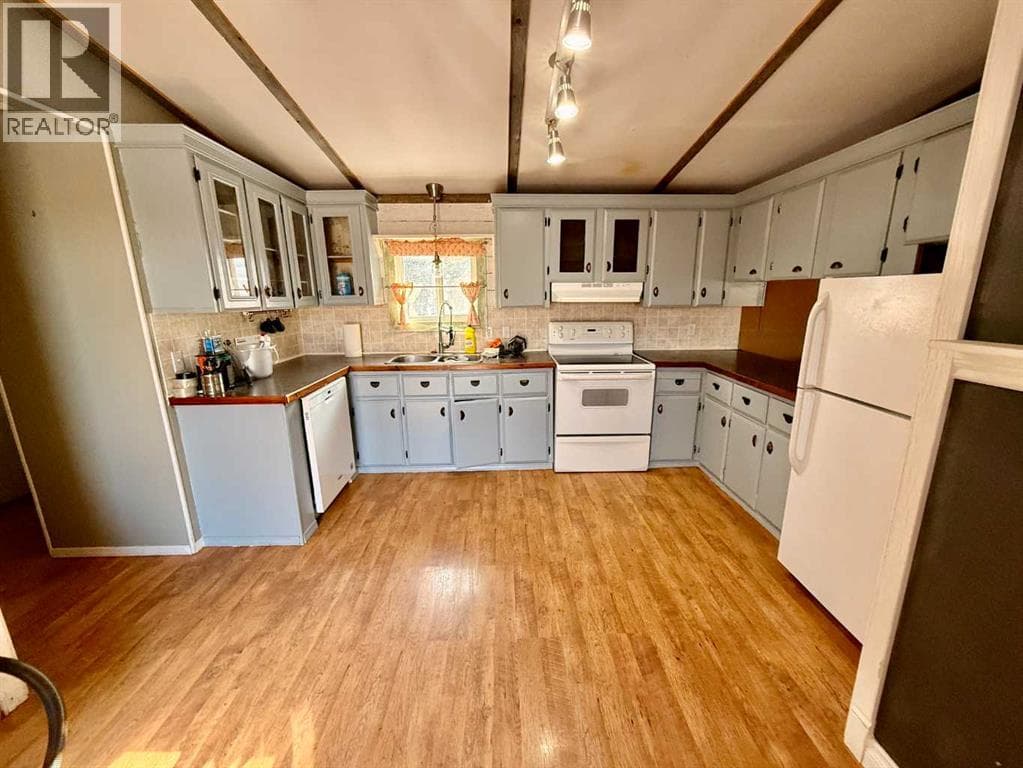 5019 49 Street — photo 4