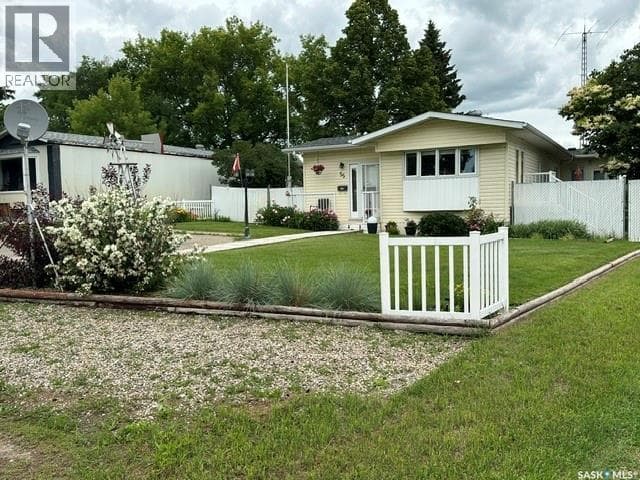 55 Crystal DRIVE — photo 2