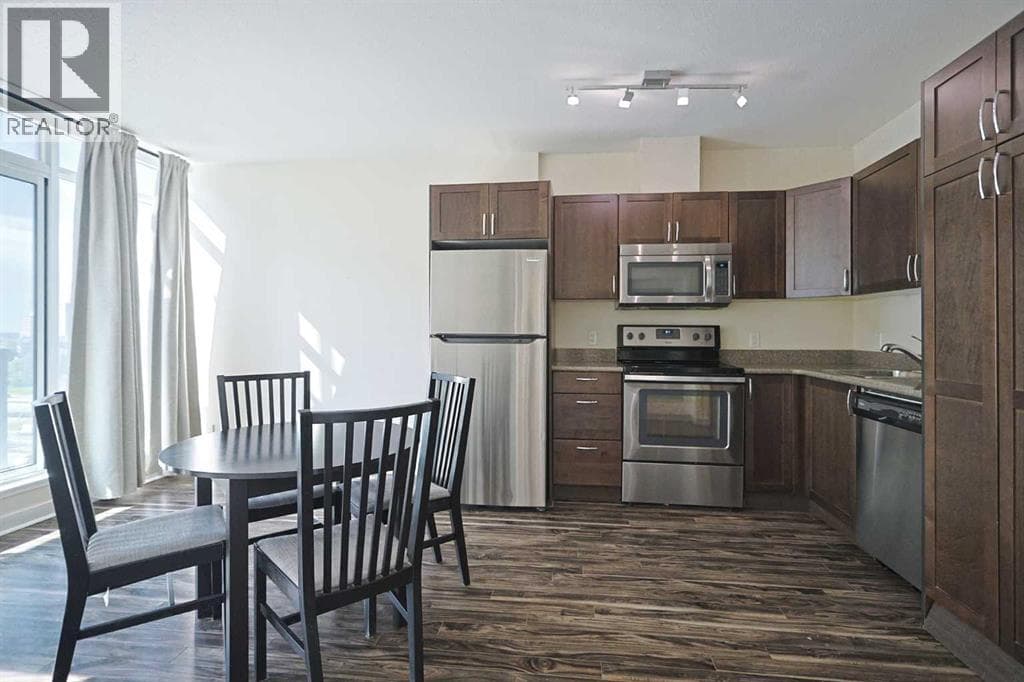 904, 10 Brentwood Common NW — photo 2