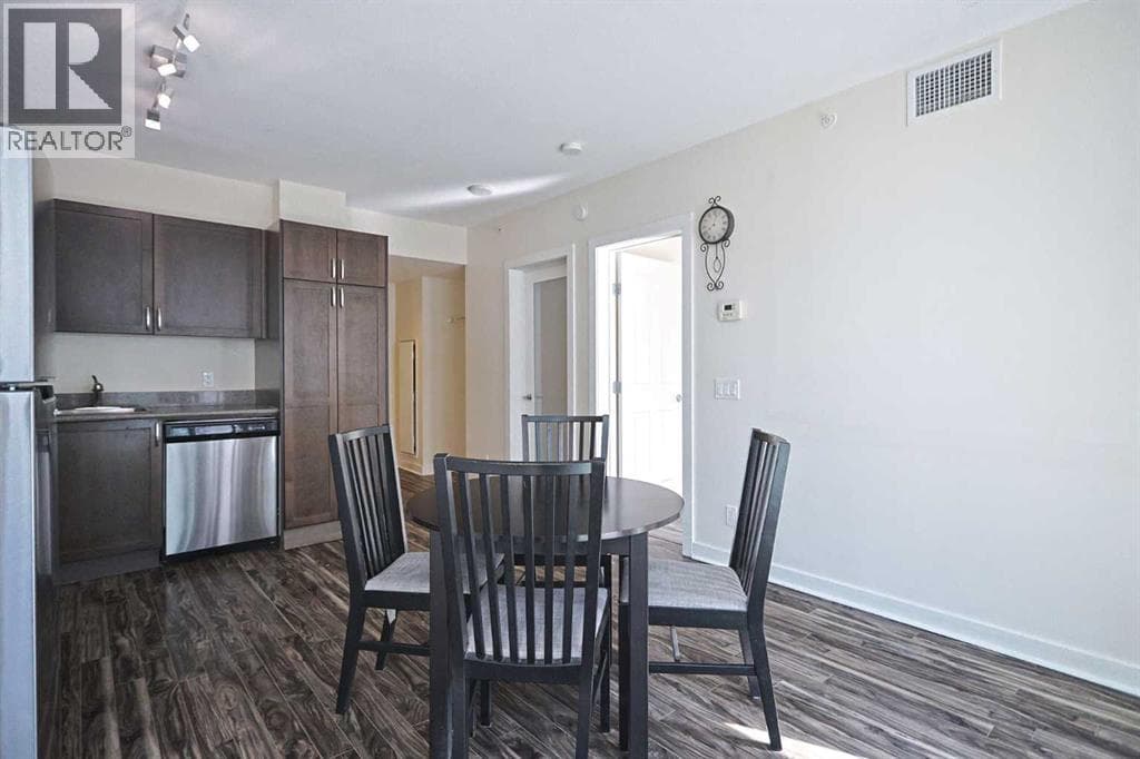 904, 10 Brentwood Common NW — photo 3