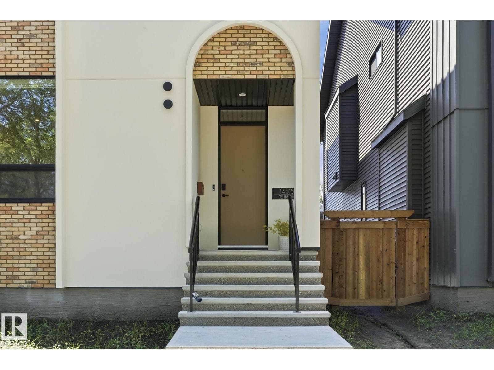 14315 98 AV NW NW — photo 2