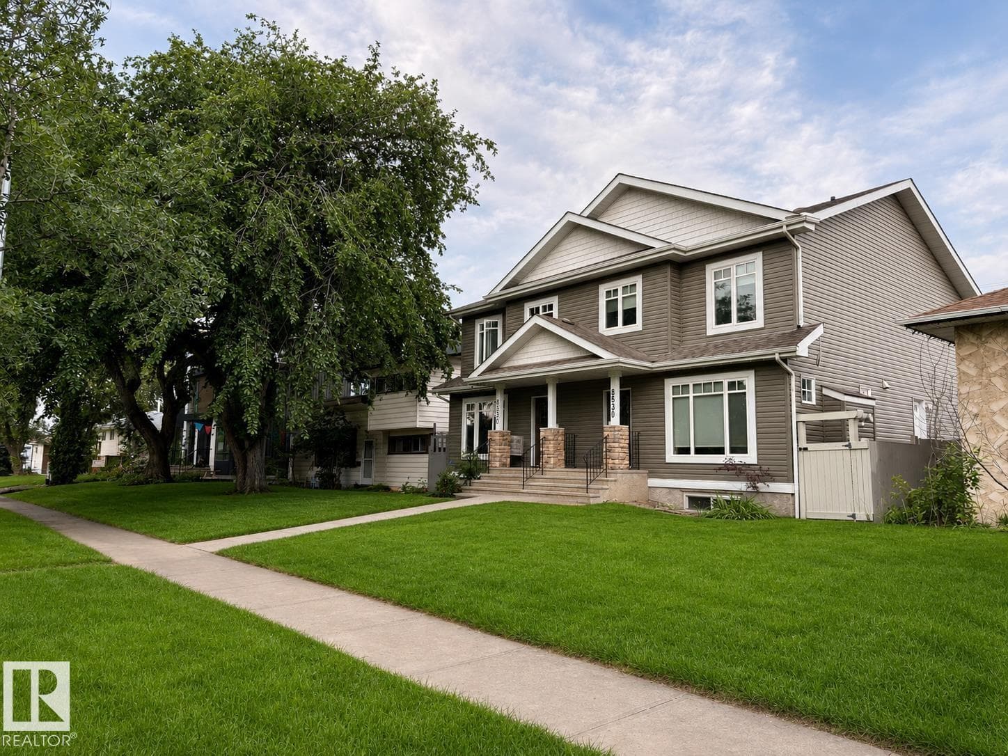 8530 76 AV NW