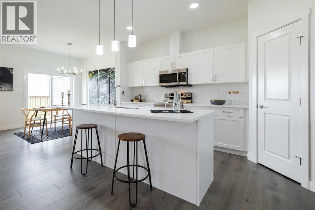 300 Edgefield Close — photo 4