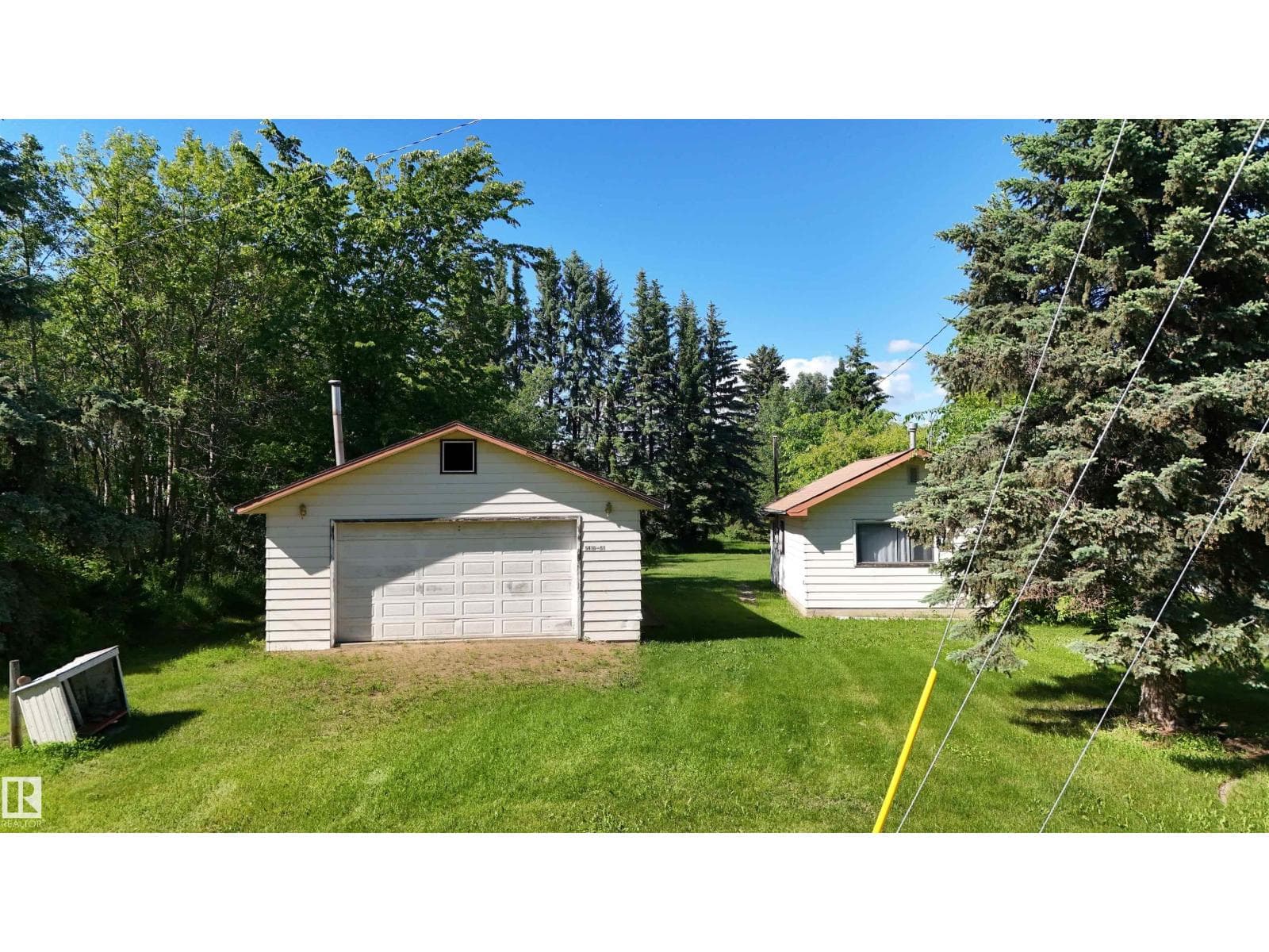 5416 51 AV — photo 3