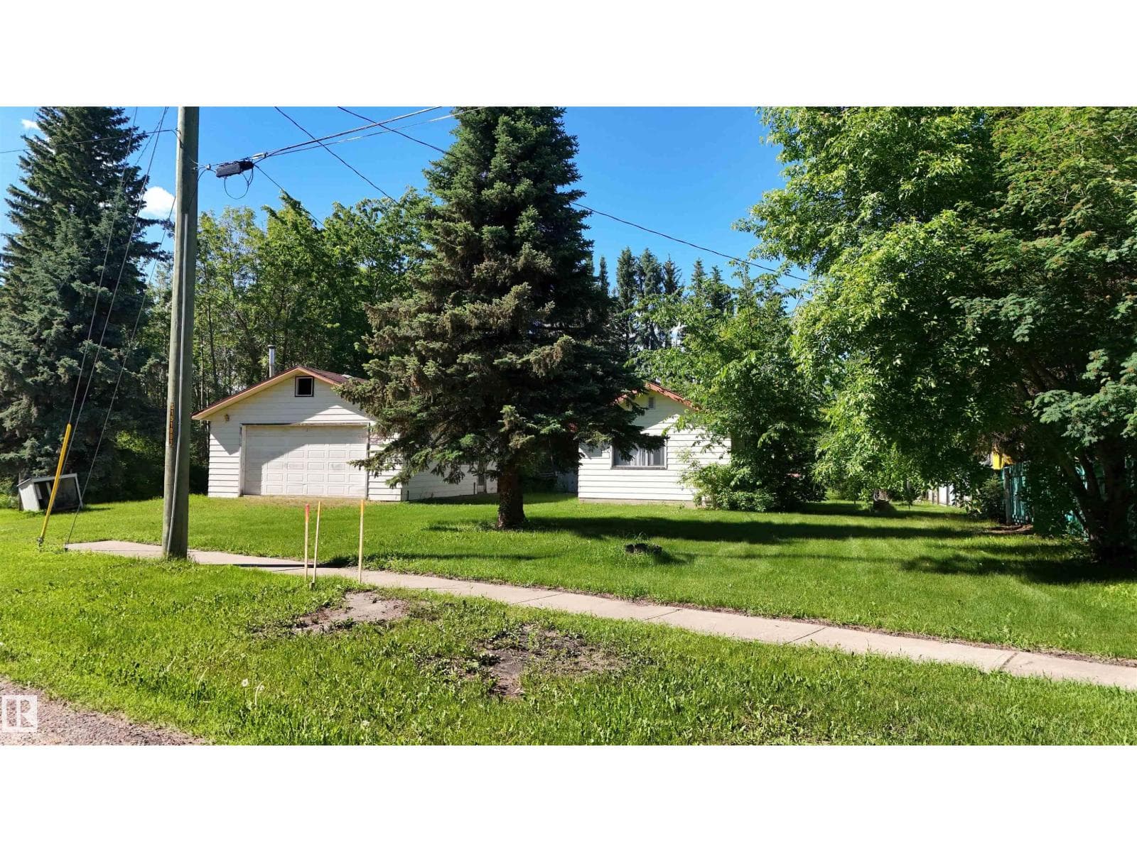 5416 51 AV — photo 2