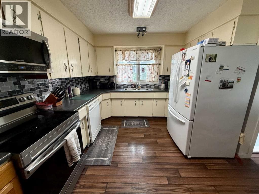 178 Hansen Drive — photo 3