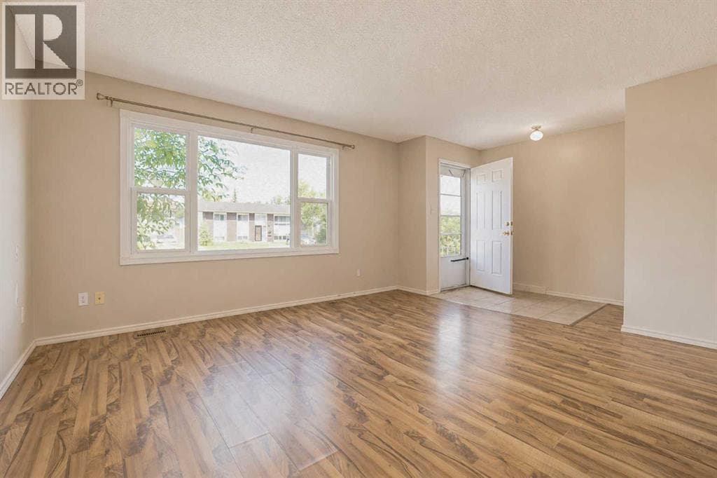 9309 103 Avenue — photo 2
