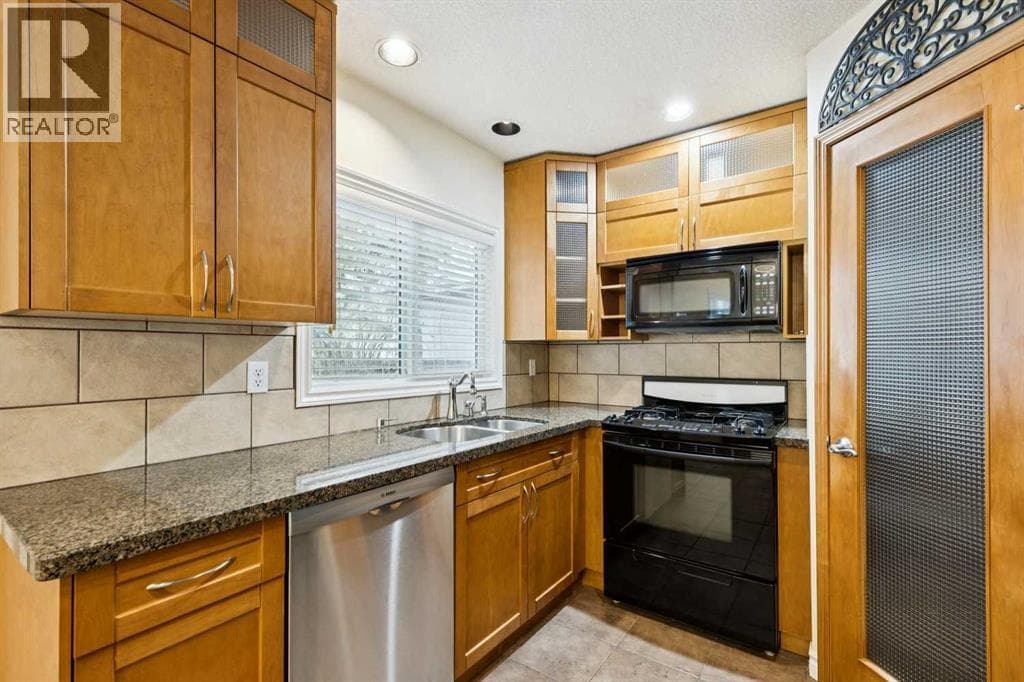 7615 36 Avenue NW — photo 5