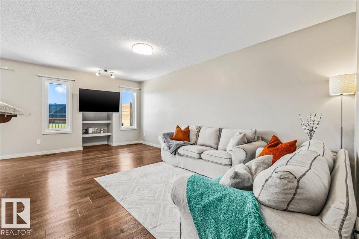 7281 ARMOUR CR SW — photo 5