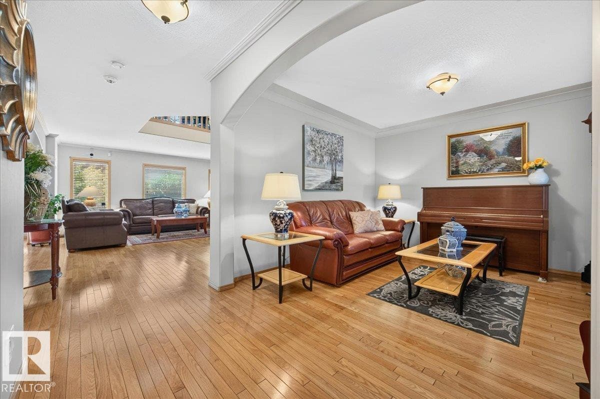 19043 49 AV NW — photo 3