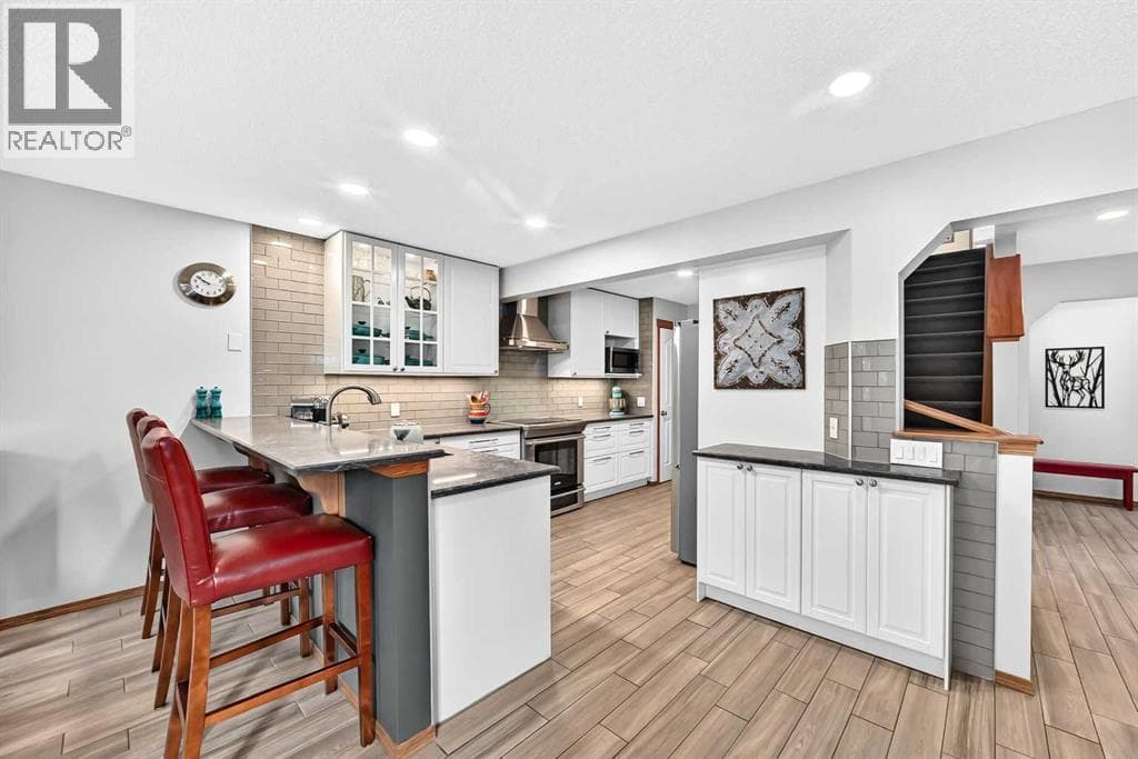 7919 Cougar Ridge Avenue SW — photo 3