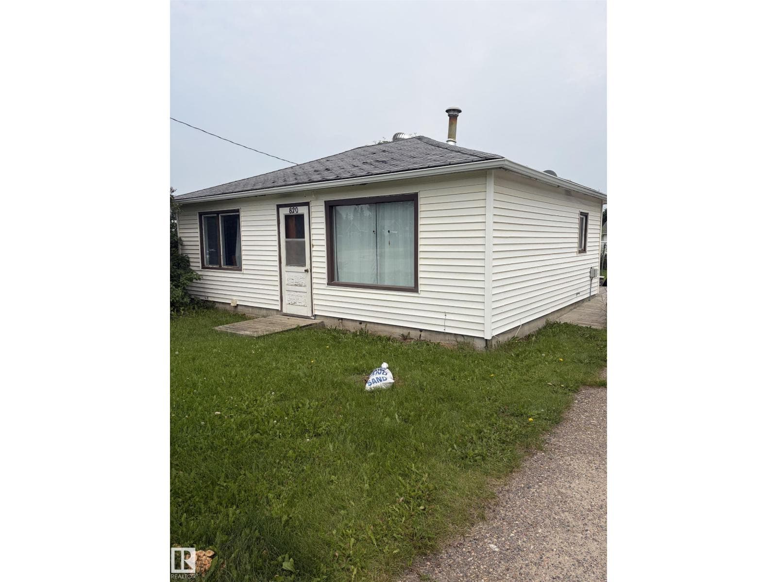 820 16 AV — photo 2